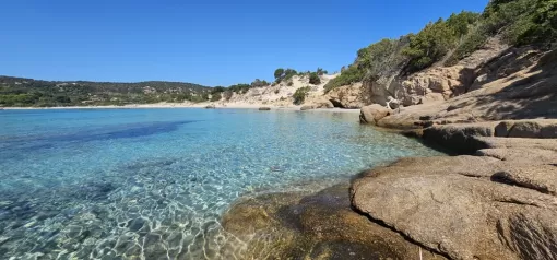 l'Acciaro Plage située à 800m de chez nous et son parking gratuit pour nos clients