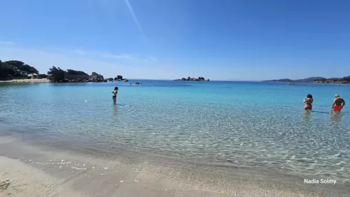 l'Acciaro Plage située à 800m de chez nous et son parking gratuit pour nos clients.