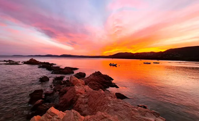 Coucher de soleil sur la plage de Palombaggia