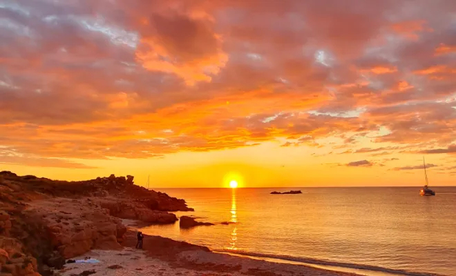 Pour ceux qui aiment les levers ou couchers de soleil, il y a de quoi faire chez nous, je vous expliquerais tout ;)