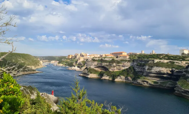 Bonifacio vue d'un sentier